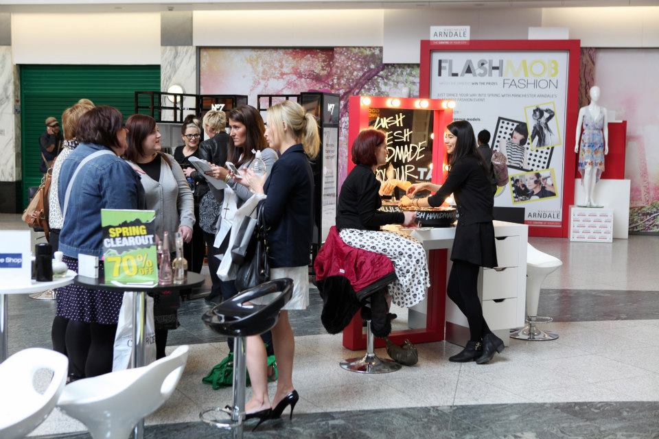 FlashMob Fashion - The bwd pop-up salon and display in use